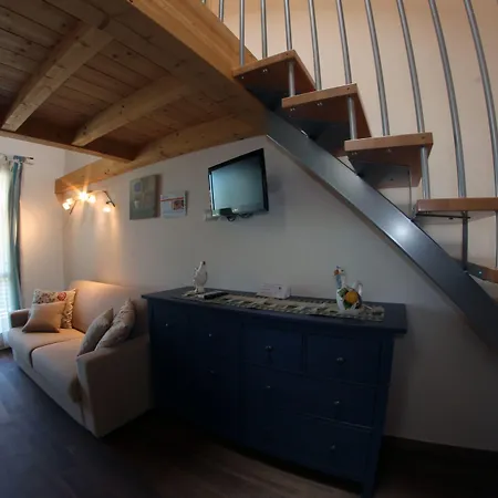 לינה וארוחת בוקר Bombyx