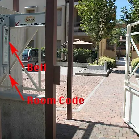 Bombyx לינה וארוחת בוקר