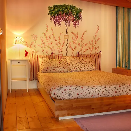 Bombyx לינה וארוחת בוקר