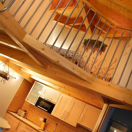 לינה וארוחת בוקר Bombyx 3*