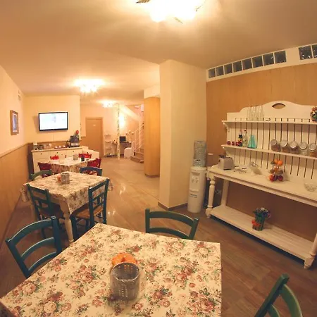 Bombyx לינה וארוחת בוקר