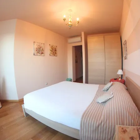 לינה וארוחת בוקר Bombyx